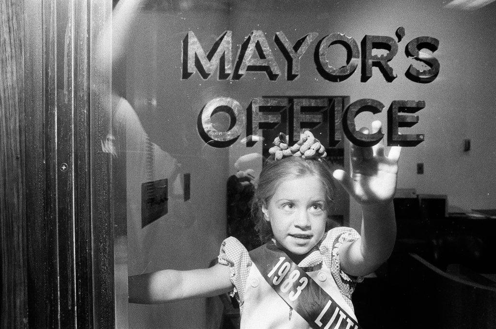 Little Miss Peanut visits mayor - Chicago Sun-Times