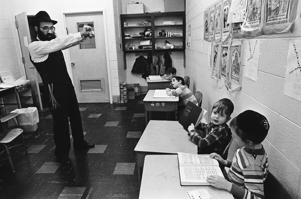 Children of the Hasidic Jewish faith at school - Chicago Sun-Times