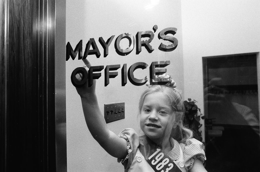 Little Miss Peanut visits mayor - Chicago Sun-Times