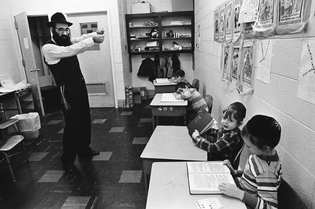 Children of the Hasidic Jewish faith at school - Chicago Sun-Times