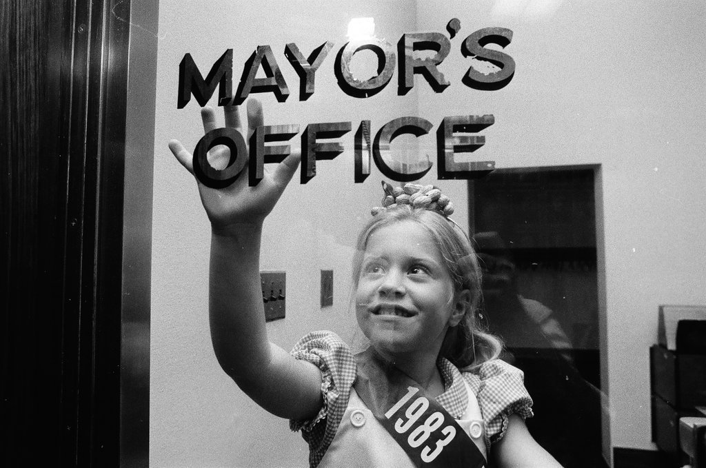 Little Miss Peanut visits mayor - Chicago Sun-Times