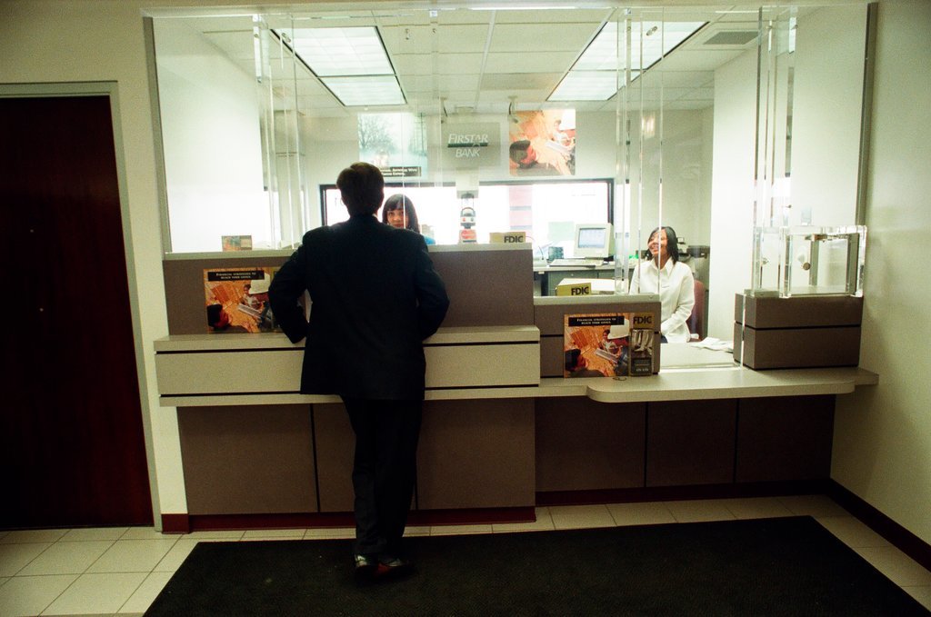 New bank opens in Austin - Chicago Sun-Times