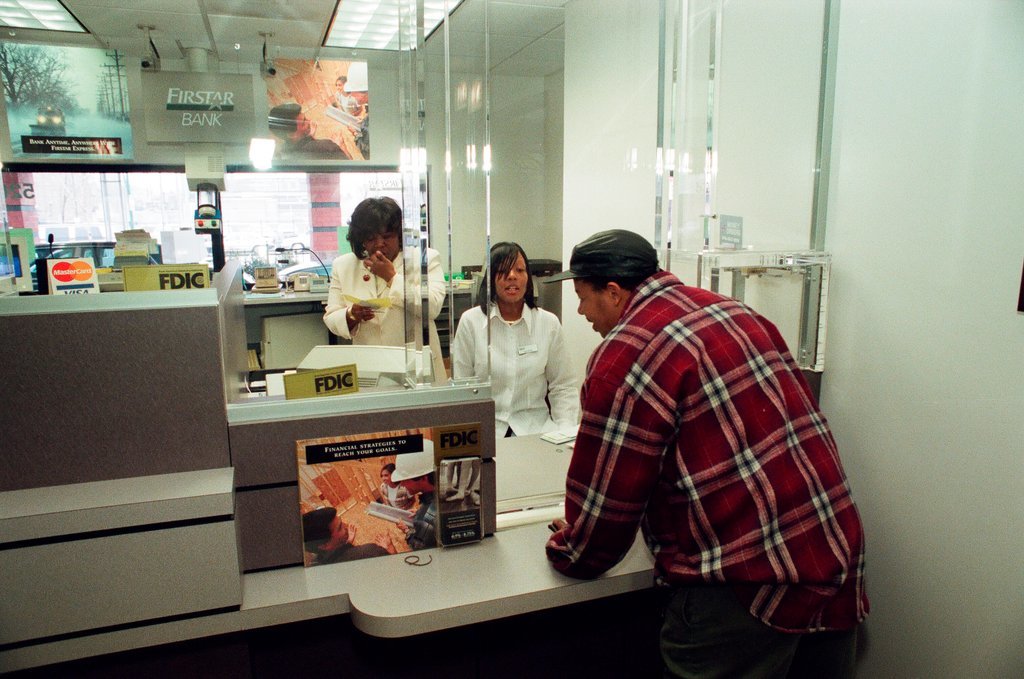 New bank opens in Austin - Chicago Sun-Times