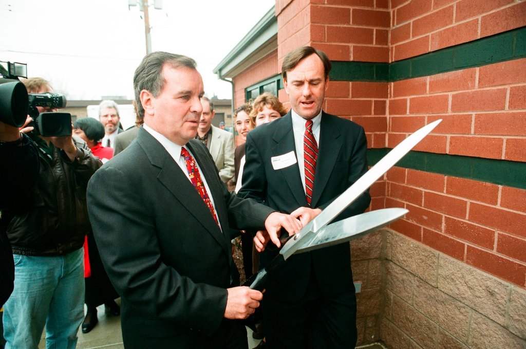 New bank opens in Austin - Chicago Sun-Times