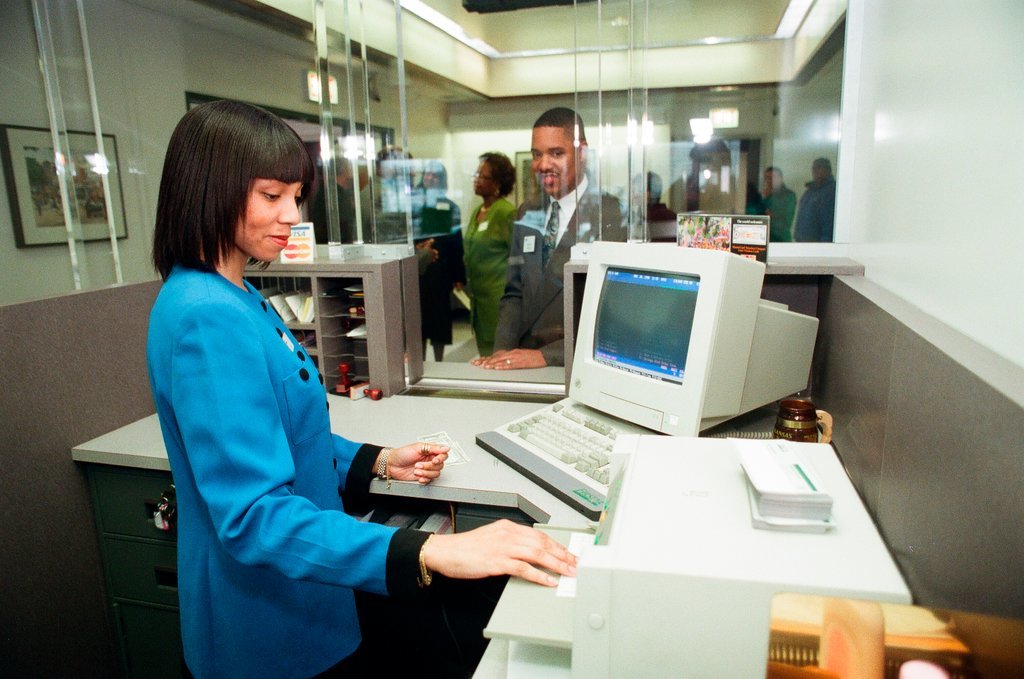 New bank opens in Austin - Chicago Sun-Times
