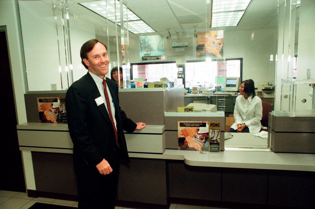 New bank opens in Austin - Chicago Sun-Times
