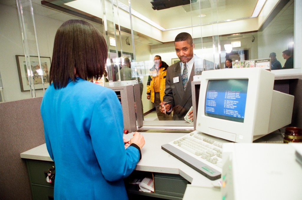 New bank opens in Austin - Chicago Sun-Times