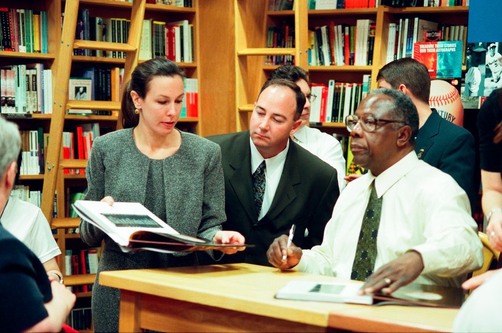 Hank Aaron and Willie Mays sign books - John H. White for Chicago Sun-Times
