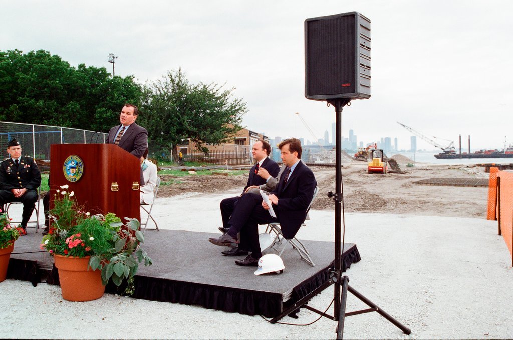 Mayor Daley announces plan to rebuild lakeshore - Robert A. Davis for Chicago Sun-Times