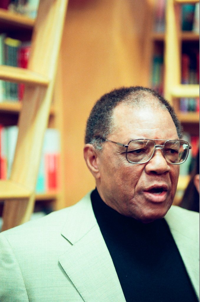 Hank Aaron and Willie Mays sign books - John H. White for Chicago Sun-Times