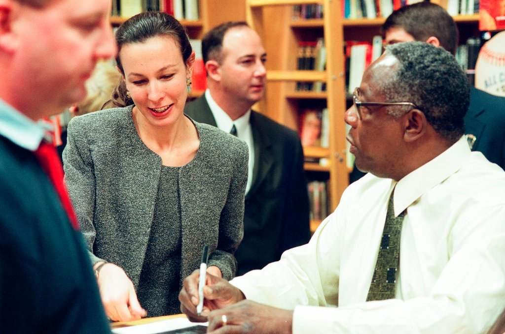 Hank Aaron and Willie Mays sign books - John H. White for Chicago Sun-Times