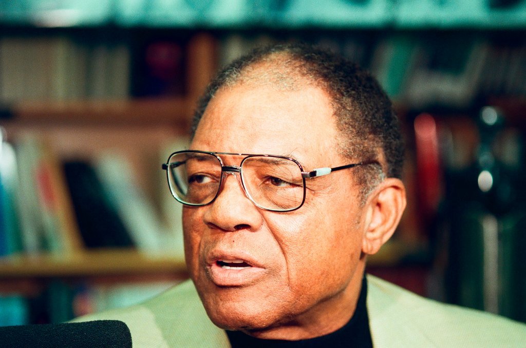 Hank Aaron and Willie Mays sign books - John H. White for Chicago Sun-Times