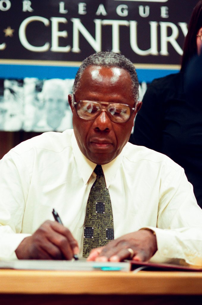 Hank Aaron and Willie Mays sign books - John H. White for Chicago Sun-Times