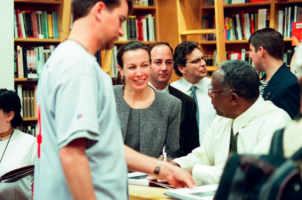Hank Aaron and Willie Mays sign books - John H. White for Chicago Sun-Times