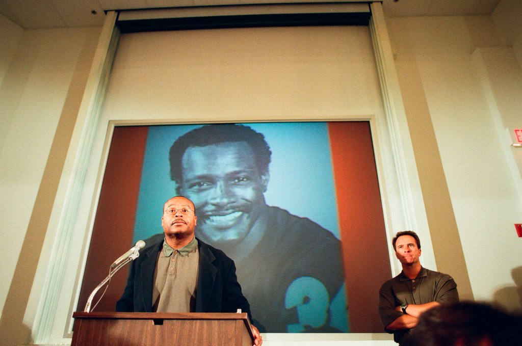 Bears announce Payton's death - Rich Hein for Chicago Sun-Times