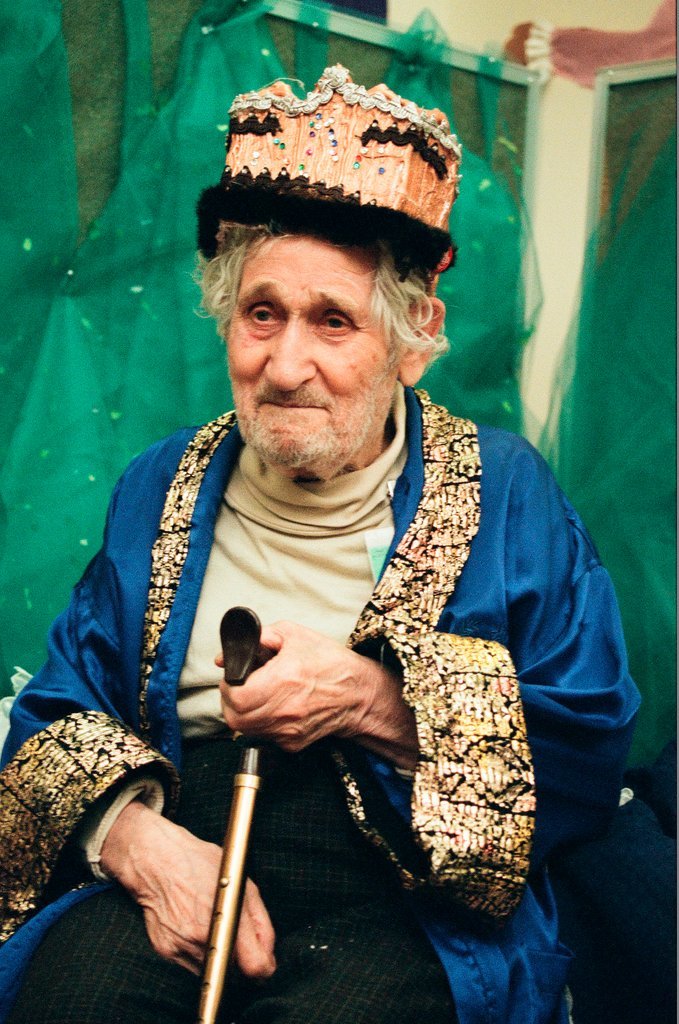 Seniors celebrate the Jewish holiday of Purim - Al Podgorski for Chicago Sun-Times