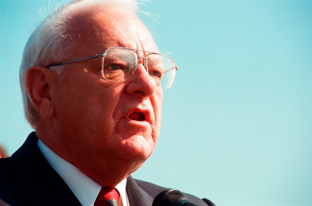Governor George H. Ryan announces state contribution to the Chicago Shoreline Protection Project - Brian Jackson for Chicago Sun-Times