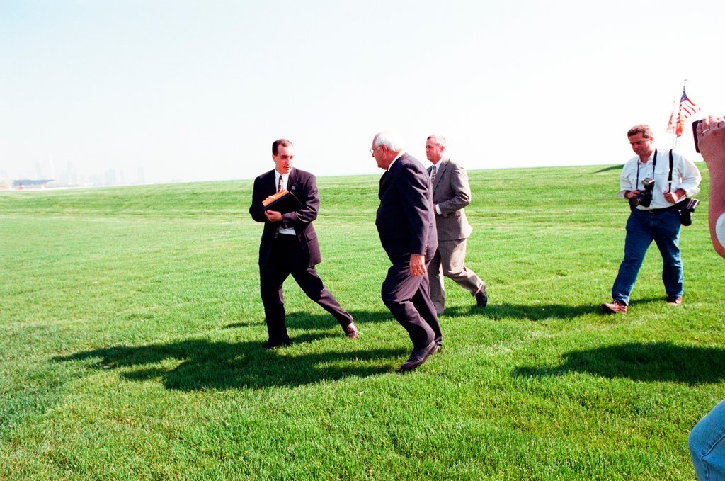 Governor George H. Ryan announces state contribution to the Chicago Shoreline Protection Project - Brian Jackson for Chicago Sun-Times