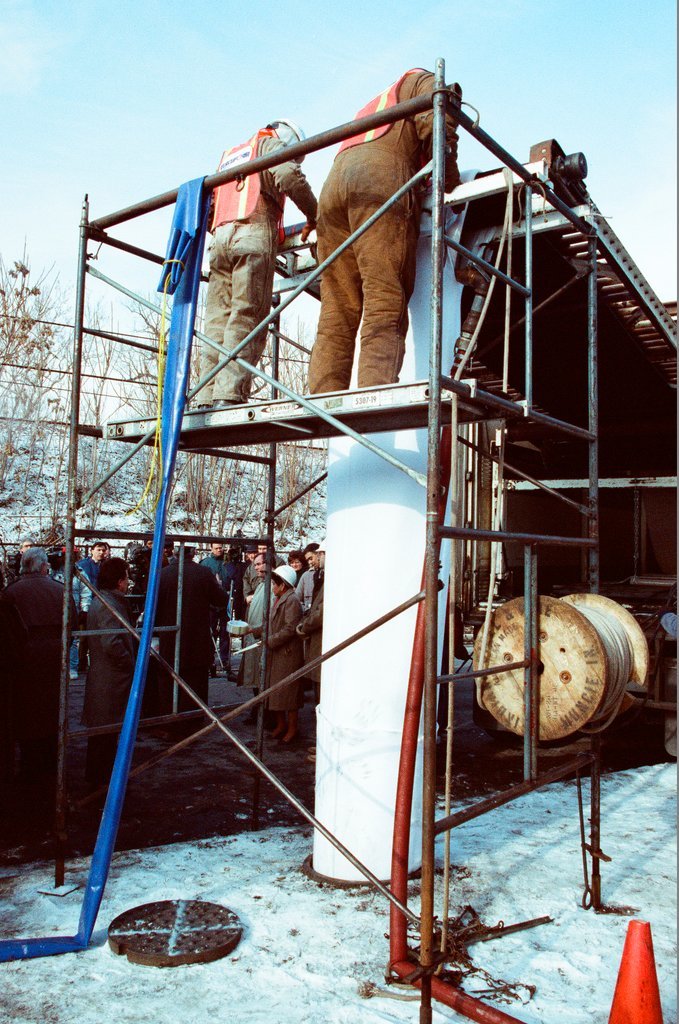 Mayor Richard M. Daley inspects new sewer repair technology - Al Podgorski for Chicago Sun-Times