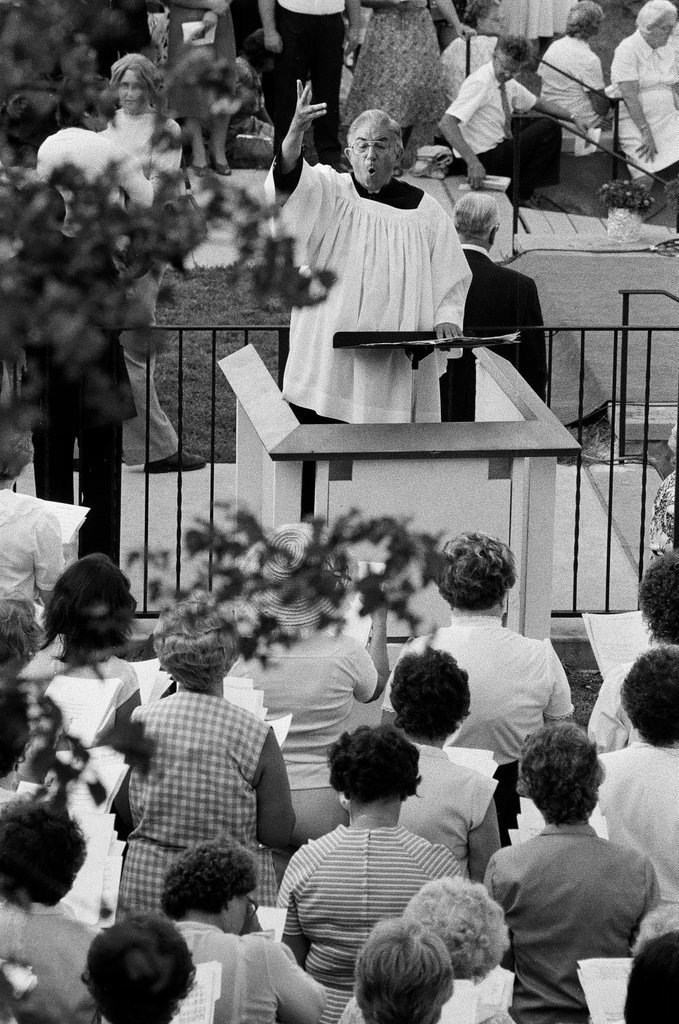 Solemn Marian Tribute - Bob (Robert) Black for Chicago Sun-Times