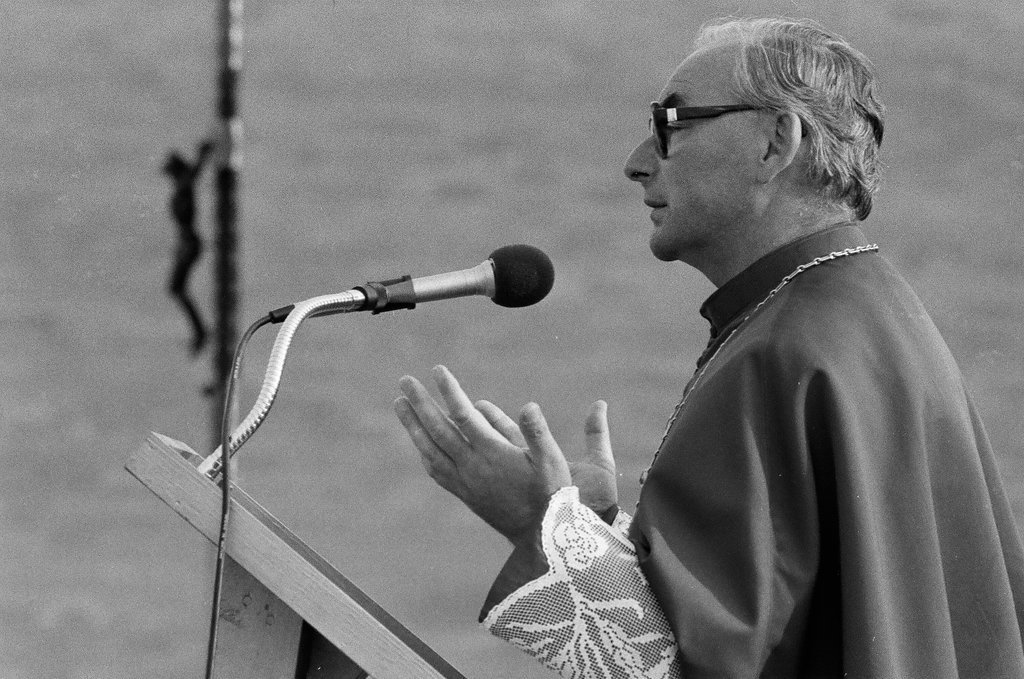 Solemn Marian Tribute - Bob (Robert) Black for Chicago Sun-Times