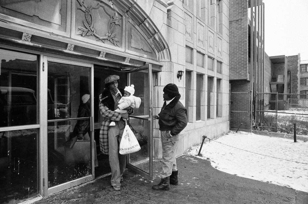 Apartment building in Woodlawn evacuated - Chicago Sun-Times
