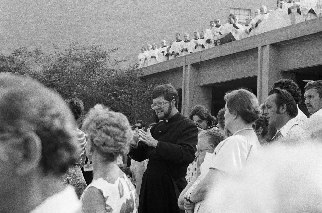 Solemn Marian Tribute - Bob (Robert) Black for Chicago Sun-Times