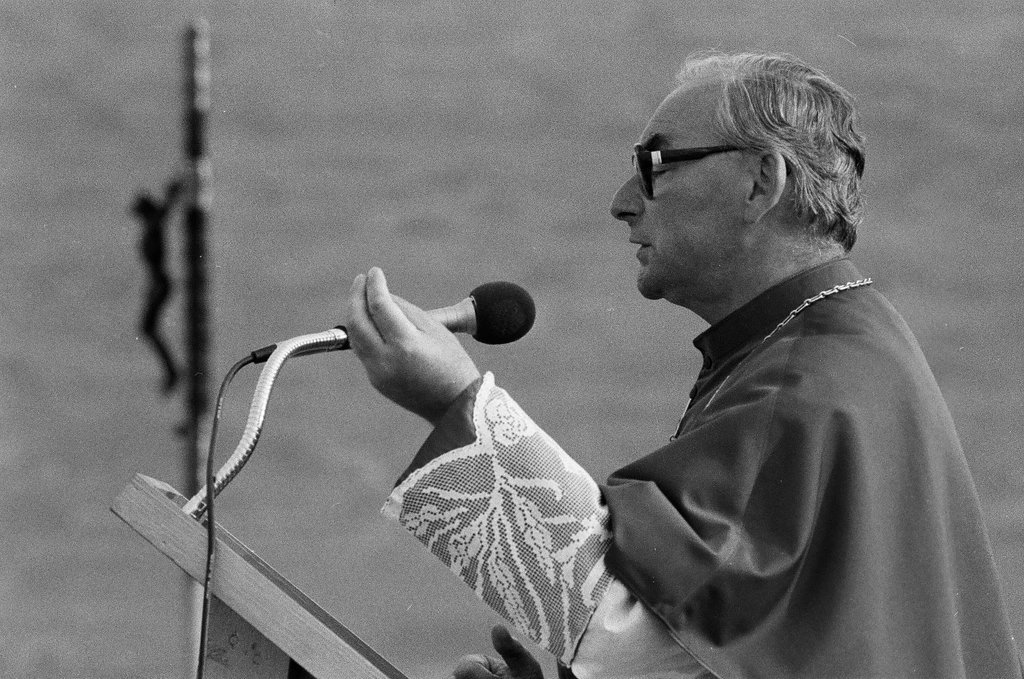 Solemn Marian Tribute - Bob (Robert) Black for Chicago Sun-Times
