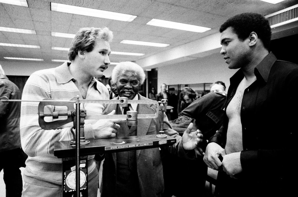 Boxers LeDoux and Ali weigh in - Jerry Tomaselli for Chicago Sun-Times