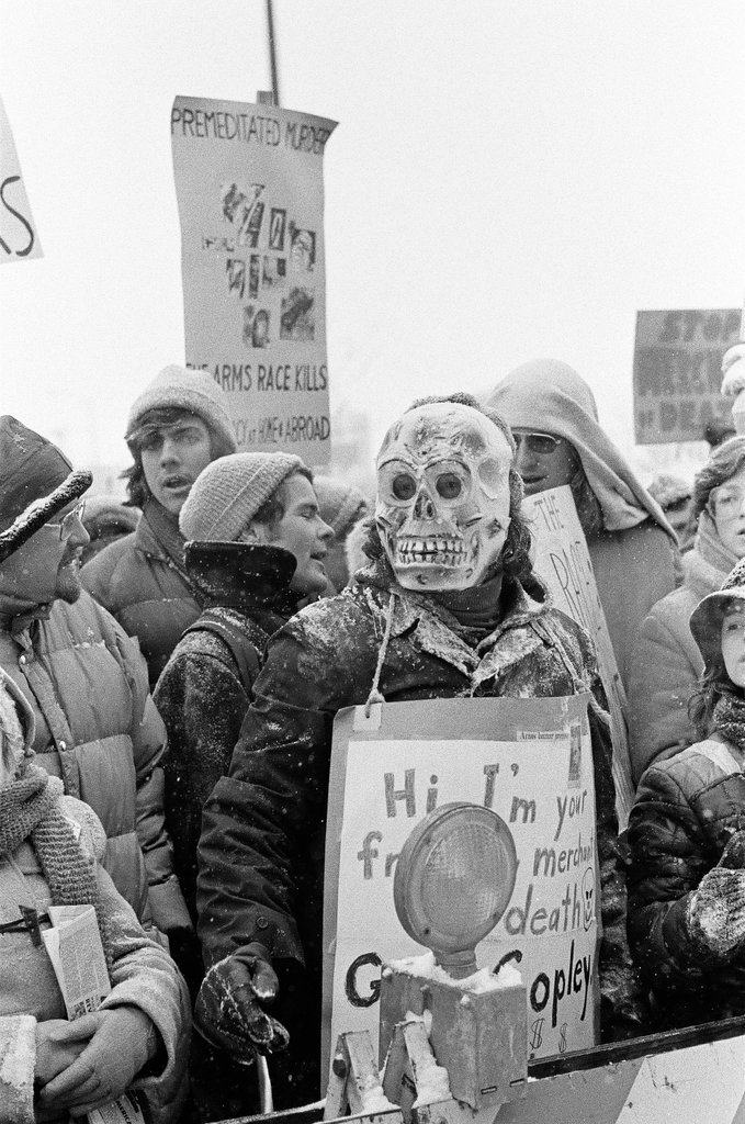 Peace rally outside 'arms bazaar' - Kevin Horan for Chicago Sun-Times