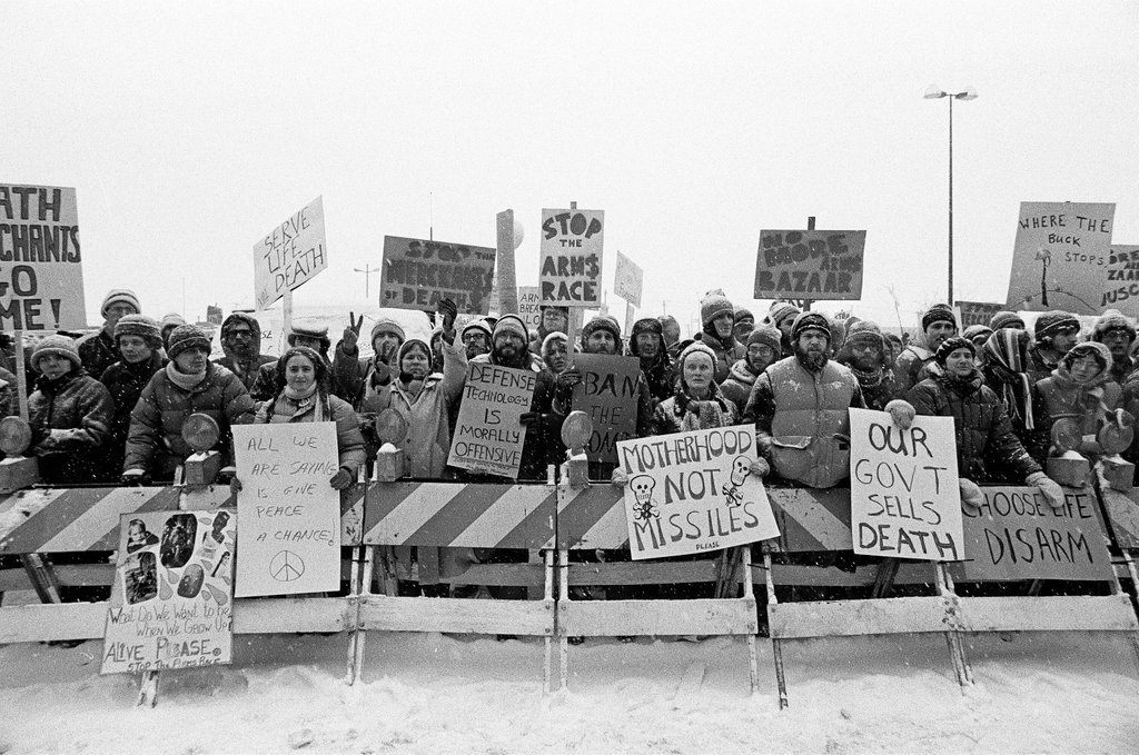 Peace rally outside 'arms bazaar' - Kevin Horan for Chicago Sun-Times