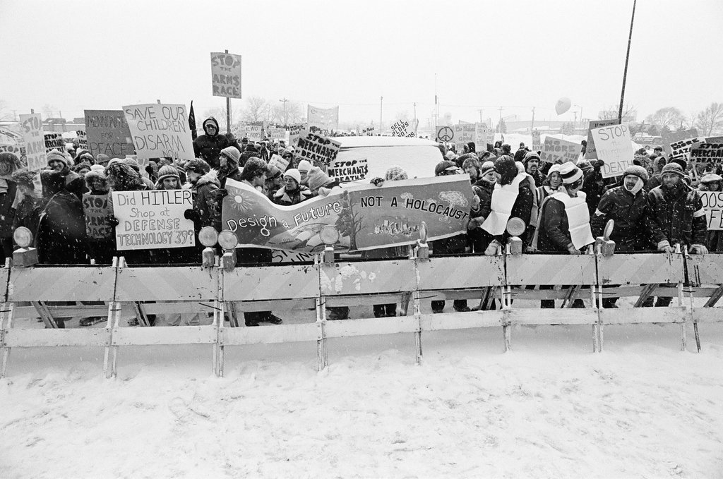 Peace rally outside 'arms bazaar' - Kevin Horan for Chicago Sun-Times