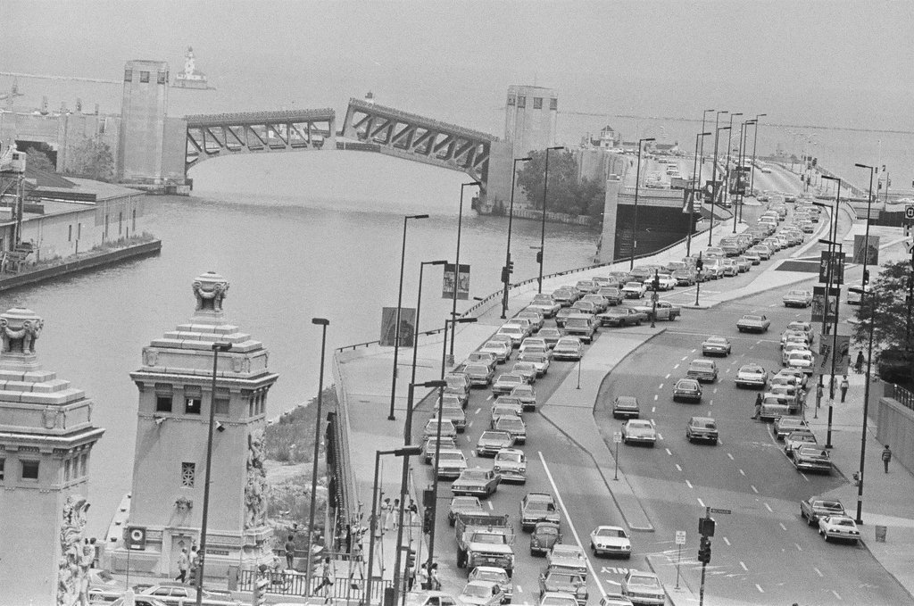 Outer Drive Bridge stuck open - James (Jim) Klepitsch for Chicago Sun-Times