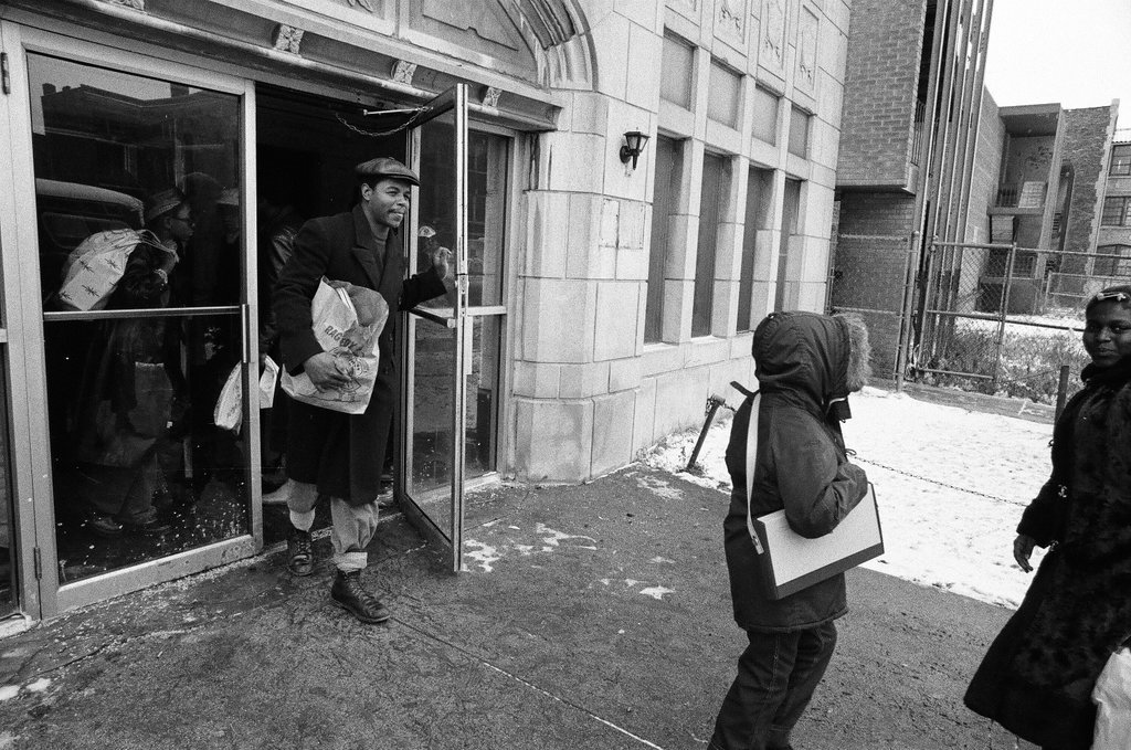 Apartment building in Woodlawn evacuated - Chicago Sun-Times
