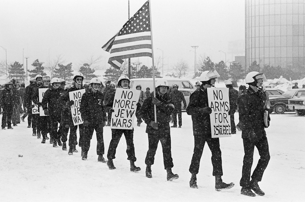 Peace rally outside 'arms bazaar' - Kevin Horan for Chicago Sun-Times
