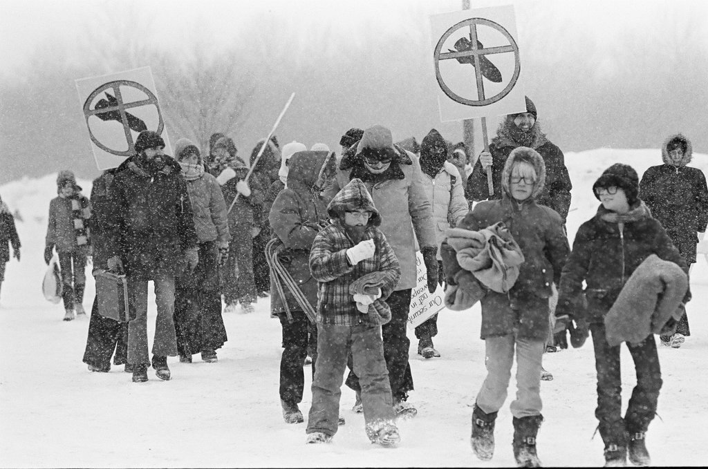 Peace rally outside 'arms bazaar' - Kevin Horan for Chicago Sun-Times