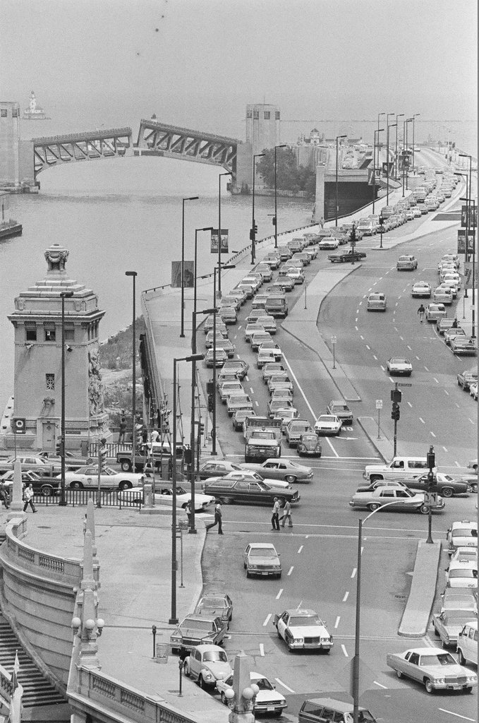 Outer Drive Bridge stuck open - James (Jim) Klepitsch for Chicago Sun-Times
