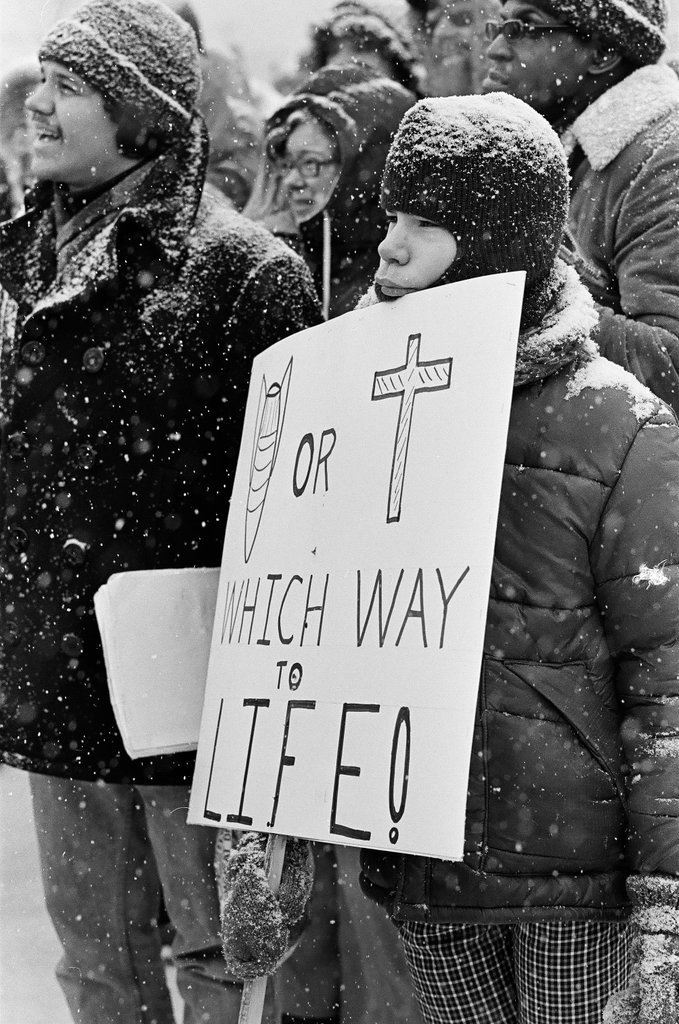 Peace rally outside 'arms bazaar' - Kevin Horan for Chicago Sun-Times