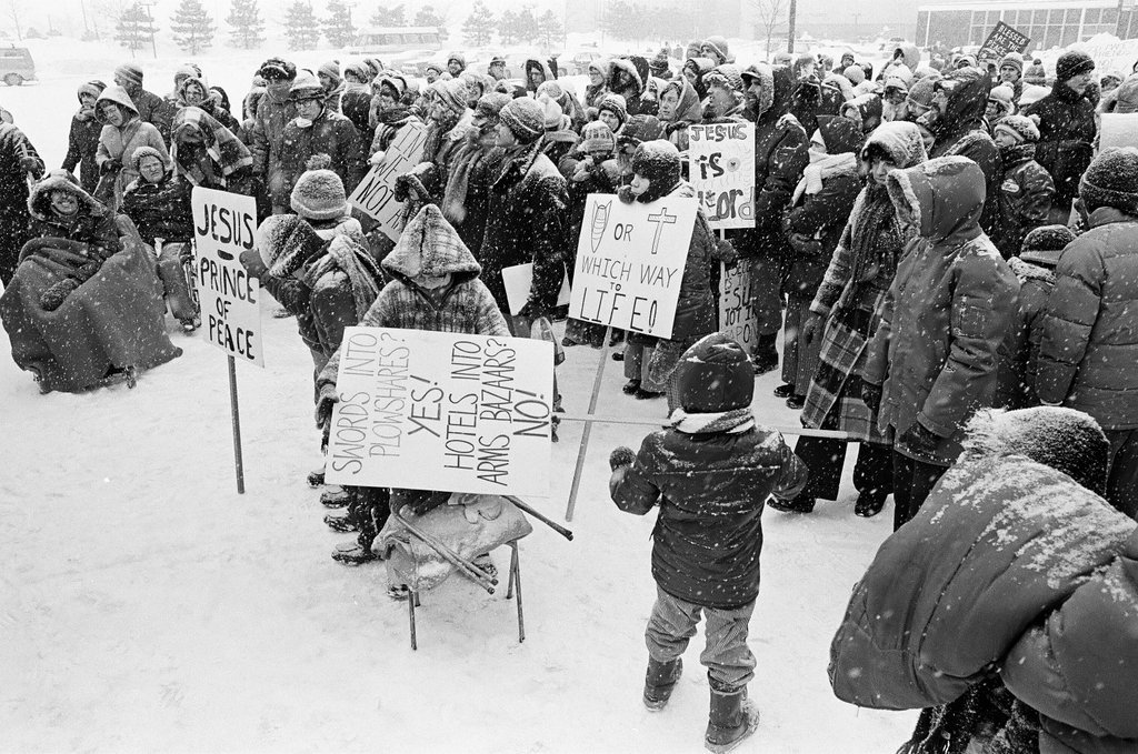 Peace rally outside 'arms bazaar' - Kevin Horan for Chicago Sun-Times