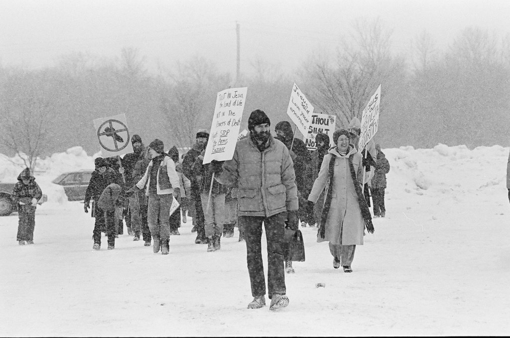 Peace rally outside 'arms bazaar' - Kevin Horan for Chicago Sun-Times