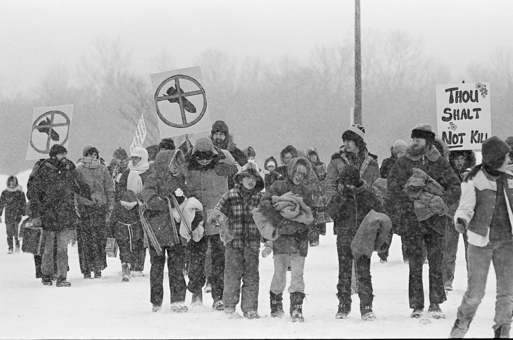 Peace rally outside 'arms bazaar' - Kevin Horan for Chicago Sun-Times