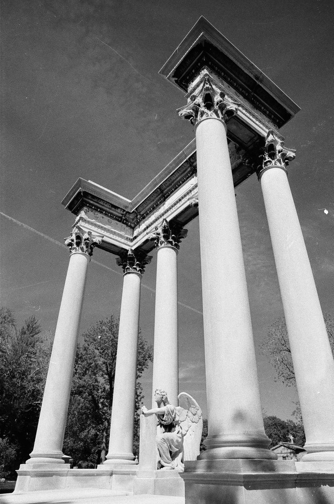 Tombs at Graceland Cemetery - Chicago Sun-Times