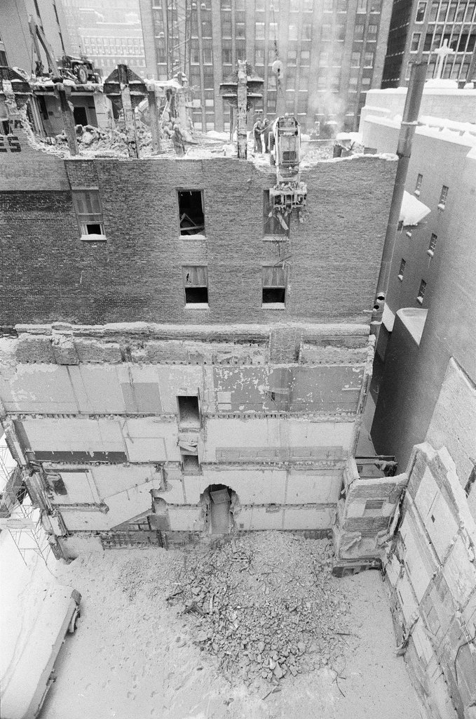Demolition at 20 North Clark - Kevin Horan for Chicago Sun-Times