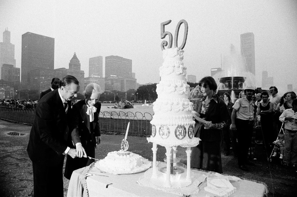 Buckingham Fountain 50th birthday - Chicago Sun-Times