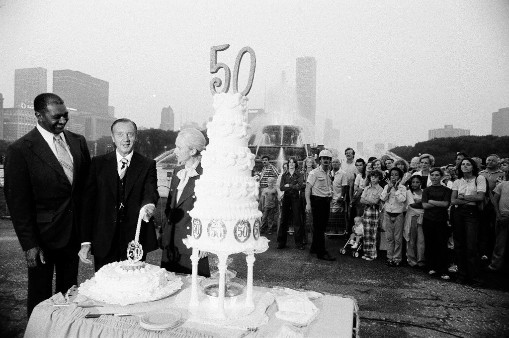 Buckingham Fountain 50th birthday - Chicago Sun-Times