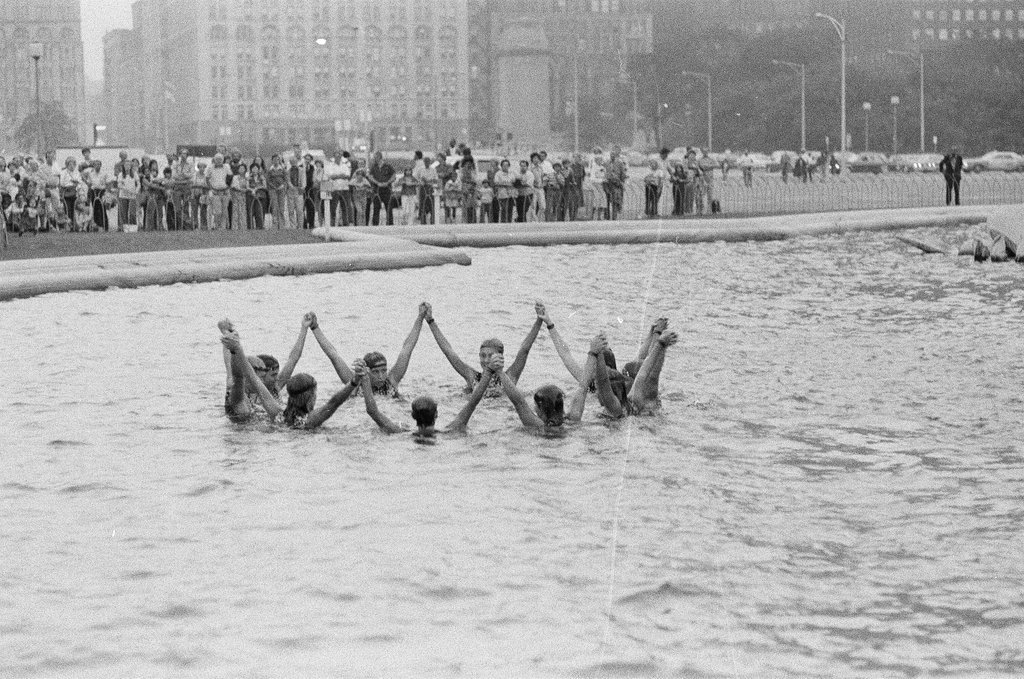 Buckingham Fountain 50th birthday - Chicago Sun-Times