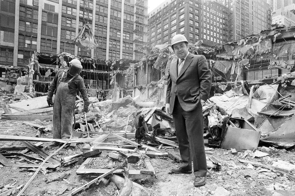 Demolition at 33 West Monroe - Kevin Horan for Chicago Sun-Times