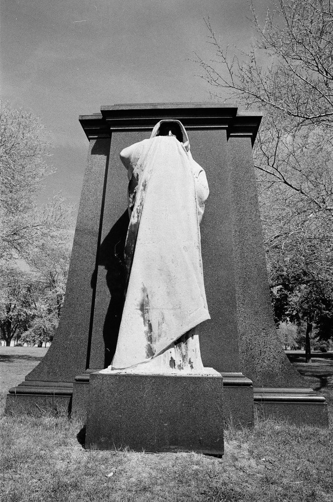Tombs at Graceland Cemetery - Chicago Sun-Times