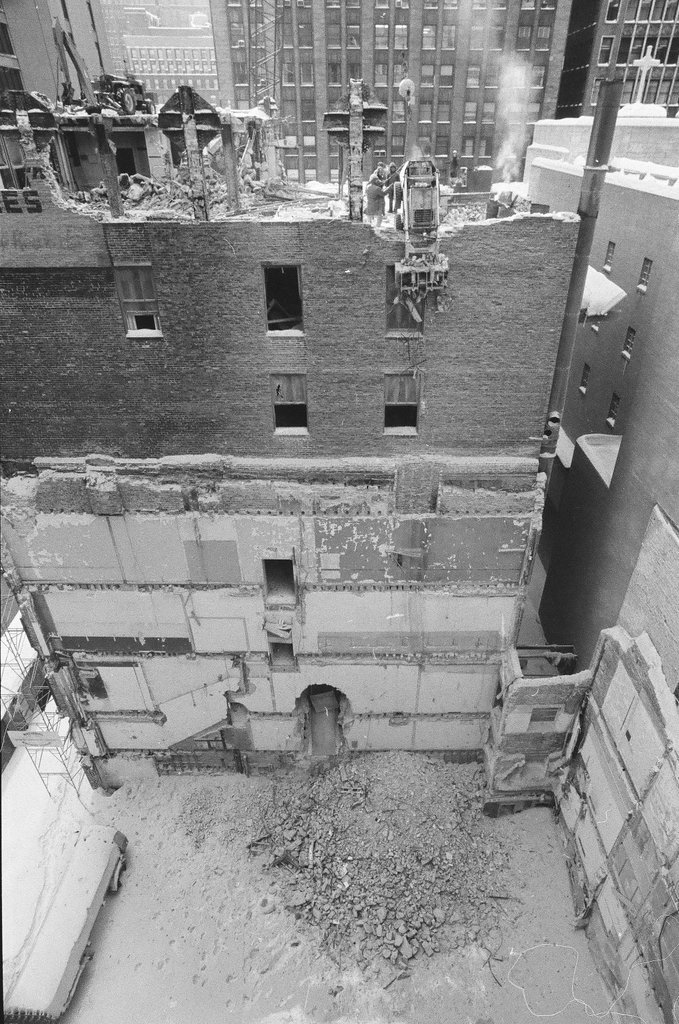 Demolition at 20 North Clark - Kevin Horan for Chicago Sun-Times