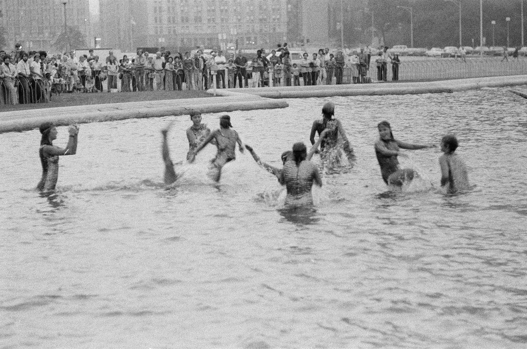 Buckingham Fountain 50th birthday - Chicago Sun-Times